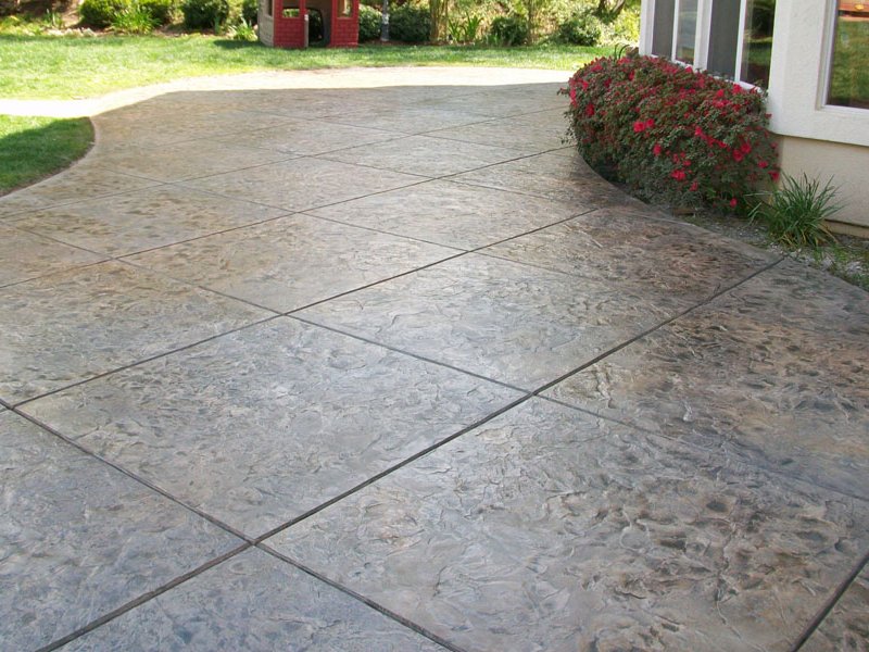 Ứng dụng sàn bê tông áp khuôn cho sân vườn