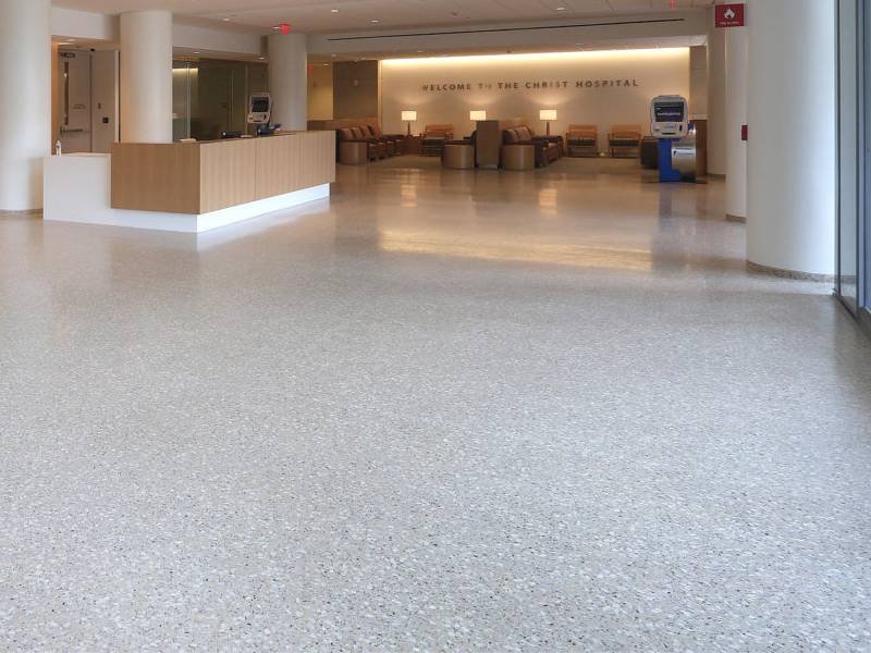 Sàn Terrazzo là một lựa chọn tuyệt vời để tạo ra một không gian tinh tế bên trong sảnh bệnh viện