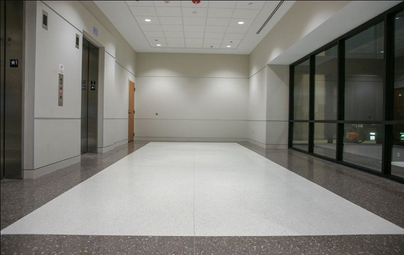 Công trình có diện tích 1 mặt sàn lớn sẽ giúp tiết kiệm chi phí thi công sàn terrazzo (Ảnh: sưu tầm)