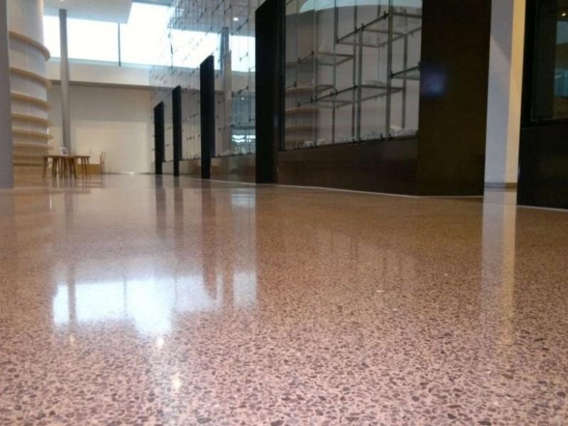 Thi công sàn bê tông terrazzo sử dụng các khe ron để hạn chế xuất hiện các vết nứt