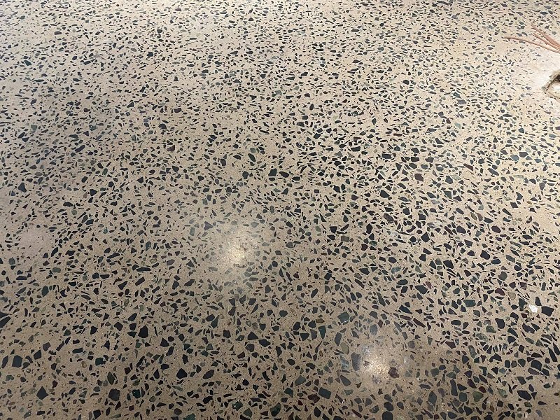 sàn bê tông mài lộ đá