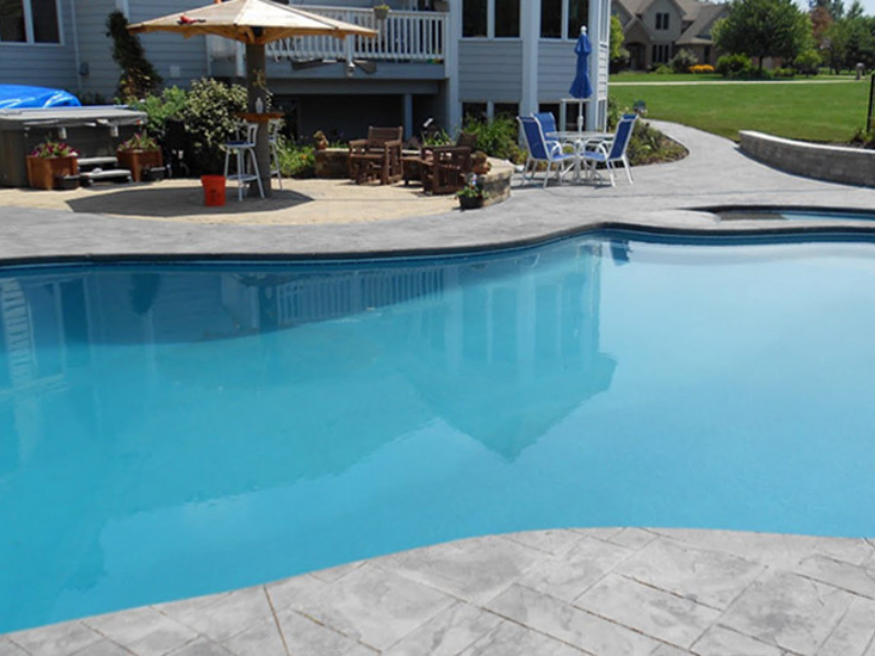 Bê tông áp khuôn bể bơi (Ảnh sưu tầm)