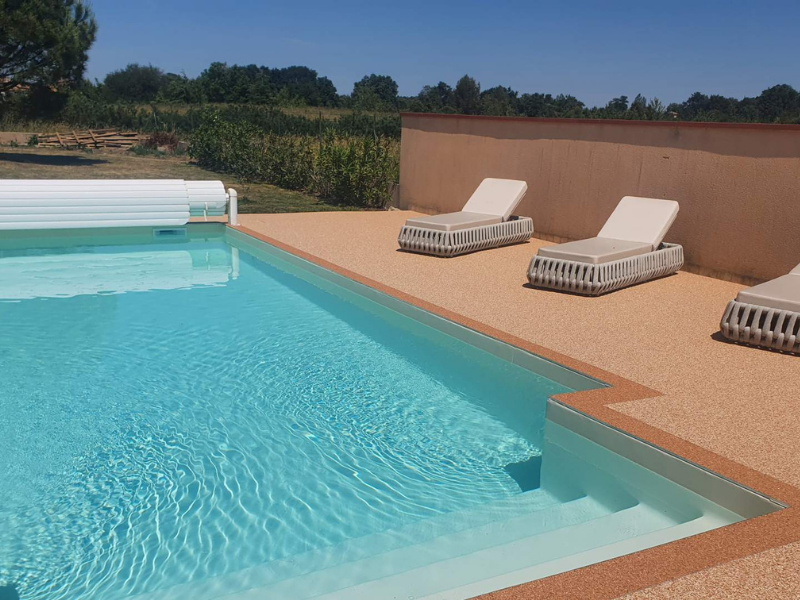 Sàn sỏi polymer cho sàn bể bơi ngoài trời (Ảnh sưu tầm)