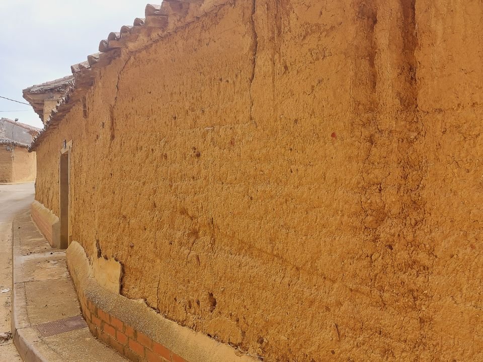 Tường vữa đất có tuổi thọ rất cao (Ảnh sưu tầm)