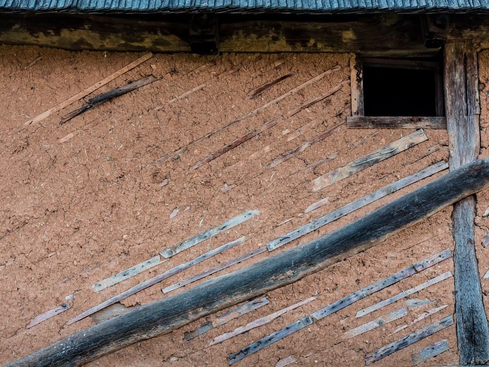 Vữa đất có bền không? Giải mã độ bền & Các hiểu lầm thường gặp